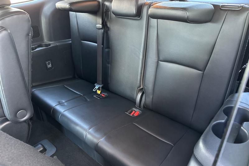 Toyota Highlander Vehicle Full-screen Gallery Image 15
