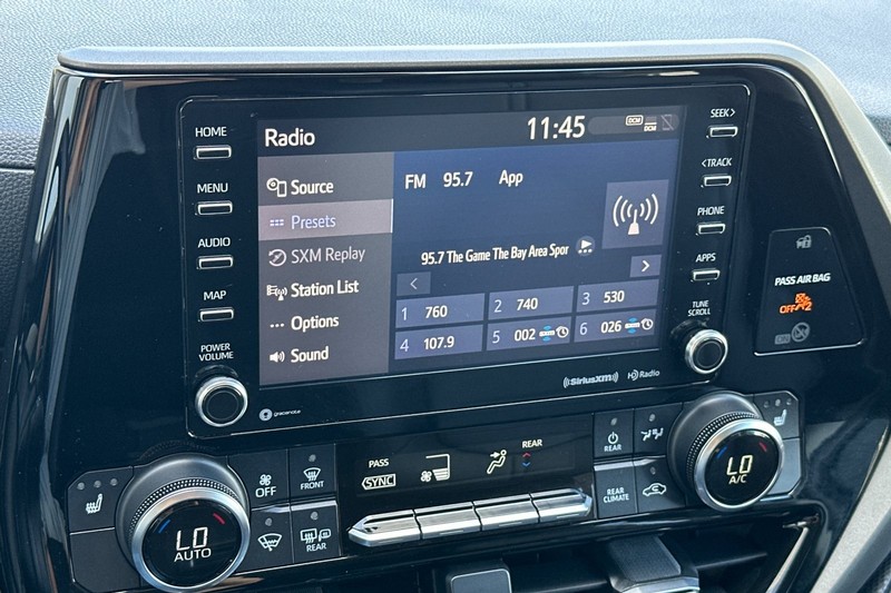 Toyota Highlander Vehicle Full-screen Gallery Image 19