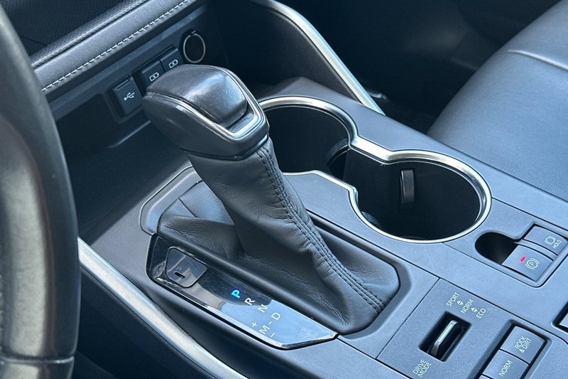 Toyota Highlander Vehicle Full-screen Gallery Image 22