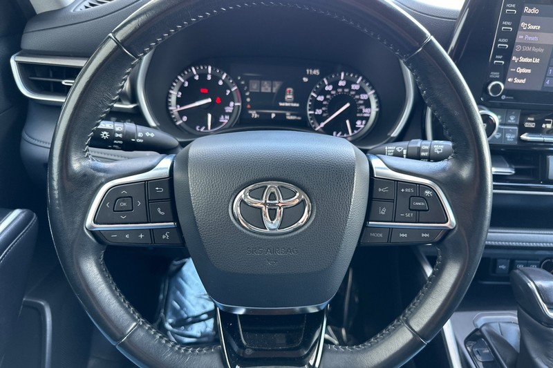 Toyota Highlander Vehicle Full-screen Gallery Image 24