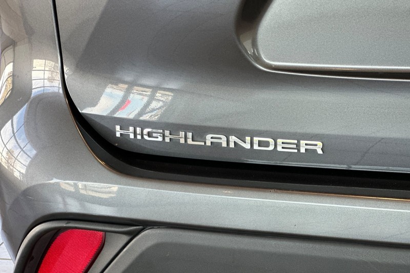 Toyota Highlander Vehicle Full-screen Gallery Image 28