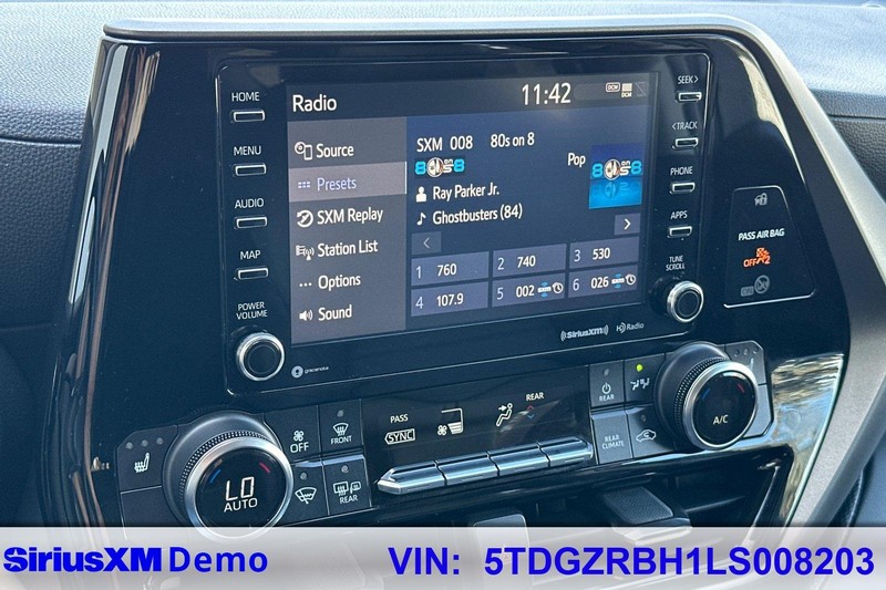 Toyota Highlander Vehicle Full-screen Gallery Image 29