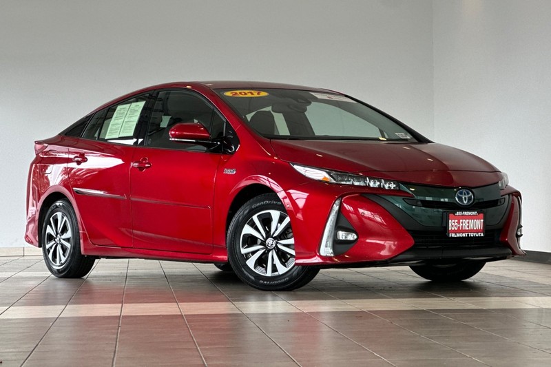 Toyota Prius Prime Vehicle Full-screen Gallery Image 02