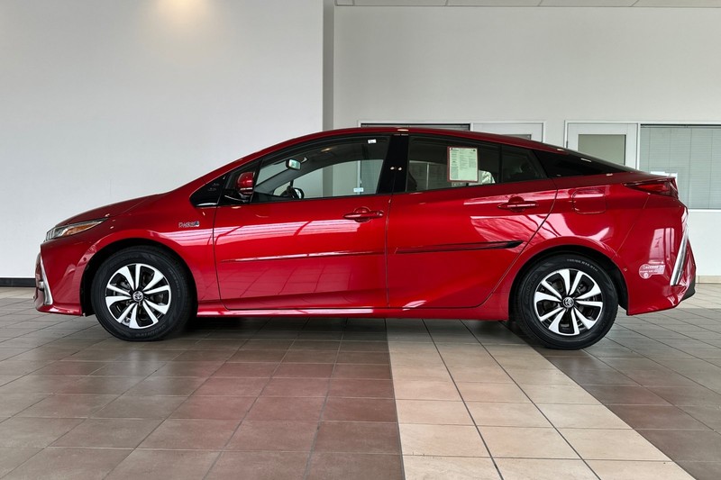 Toyota Prius Prime Vehicle Full-screen Gallery Image 07