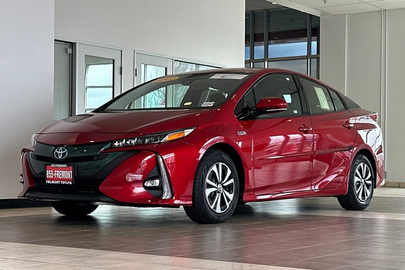 Toyota Prius Prime Vehicle Full-screen Gallery Image 08