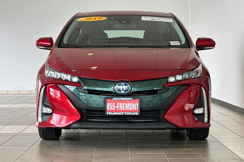 Toyota Prius Prime Vehicle Full-screen Gallery Image 09
