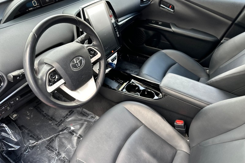 Toyota Prius Prime Vehicle Full-screen Gallery Image 10