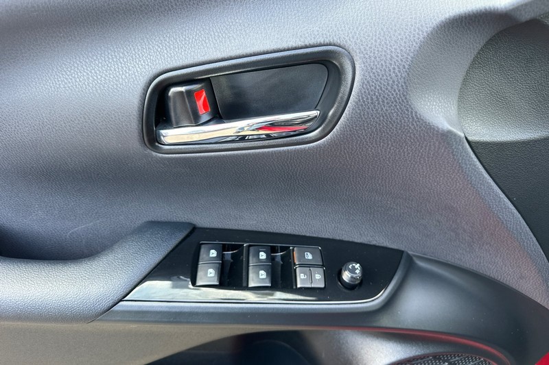 Toyota Prius Prime Vehicle Full-screen Gallery Image 11