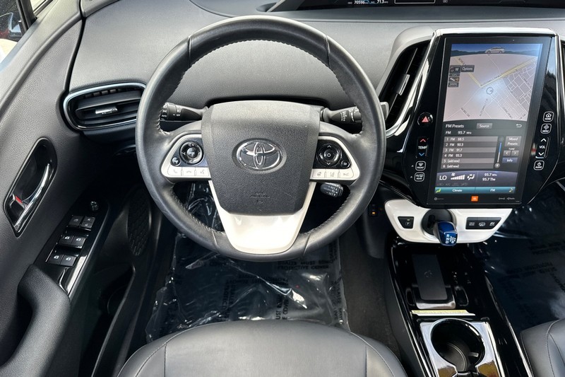 Toyota Prius Prime Vehicle Full-screen Gallery Image 14