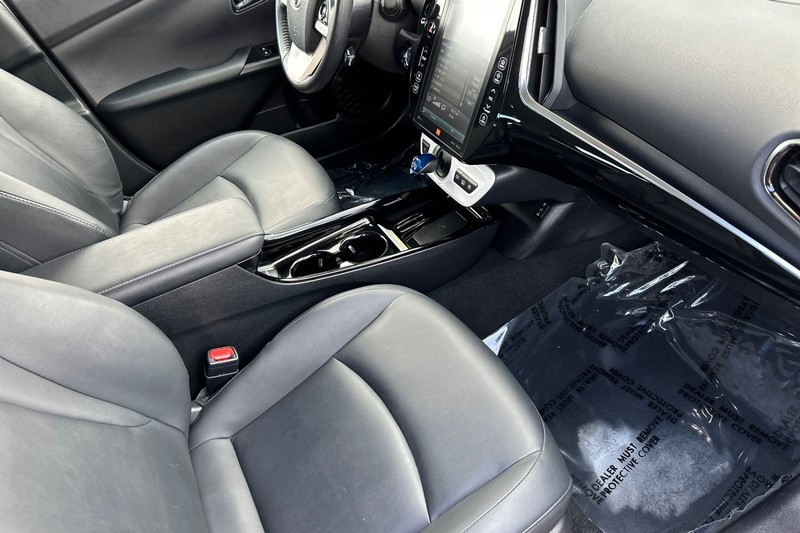 Toyota Prius Prime Vehicle Full-screen Gallery Image 16