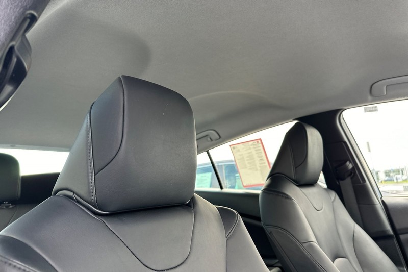 Toyota Prius Prime Vehicle Full-screen Gallery Image 17