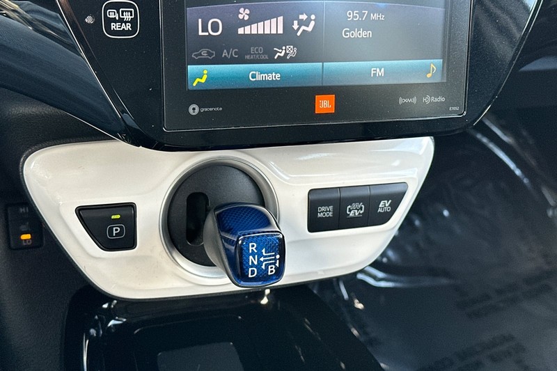 Toyota Prius Prime Vehicle Full-screen Gallery Image 21