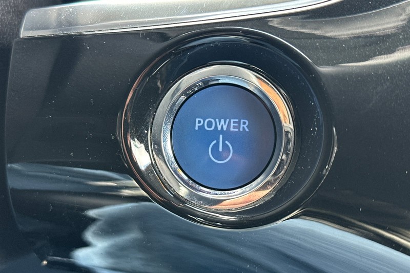 Toyota Prius Prime Vehicle Full-screen Gallery Image 23
