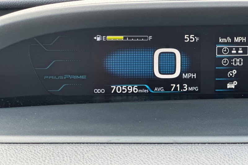 Toyota Prius Prime Vehicle Full-screen Gallery Image 26