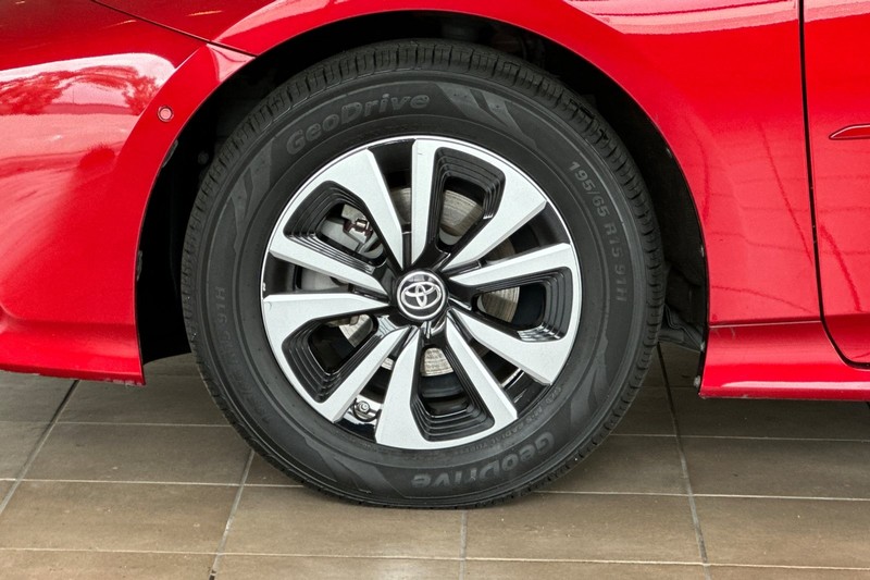 Toyota Prius Prime Vehicle Full-screen Gallery Image 27