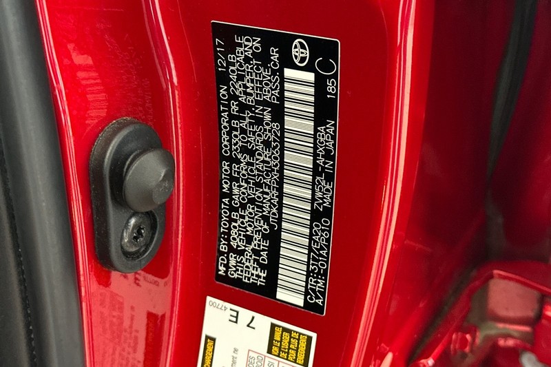 Toyota Prius Prime Vehicle Full-screen Gallery Image 30