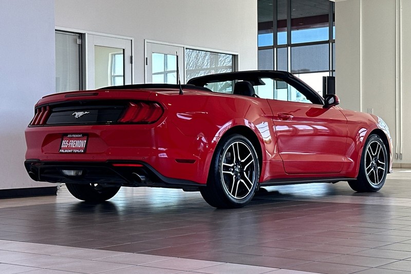 Ford Mustang Vehicle Full-screen Gallery Image 04