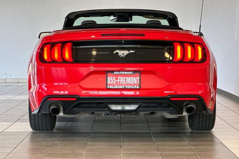 Ford Mustang Vehicle Full-screen Gallery Image 05