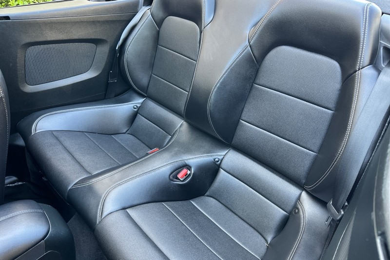Ford Mustang Vehicle Full-screen Gallery Image 13
