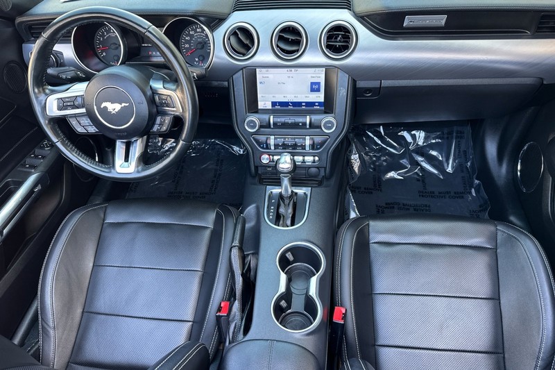 Ford Mustang Vehicle Full-screen Gallery Image 14