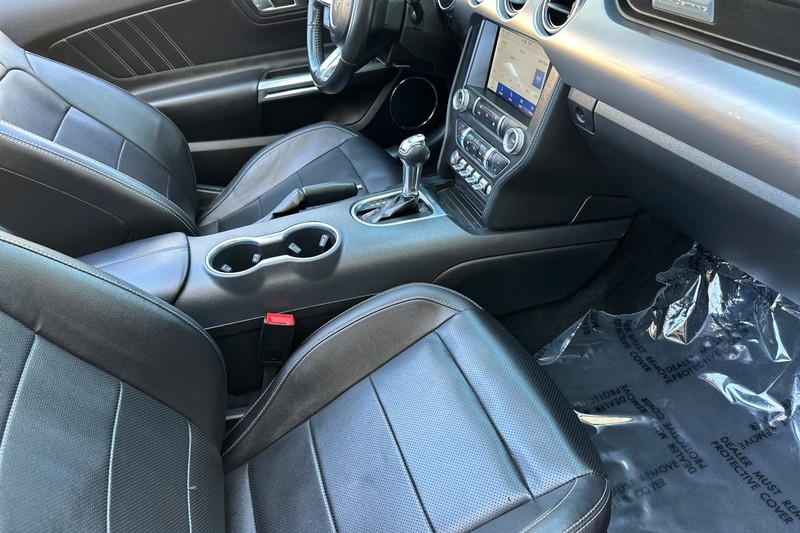 Ford Mustang Vehicle Full-screen Gallery Image 16