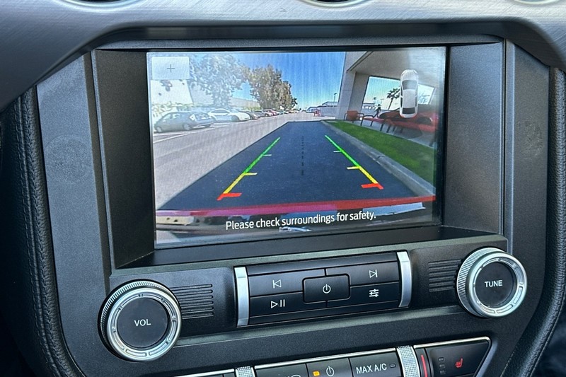 Ford Mustang Vehicle Full-screen Gallery Image 19