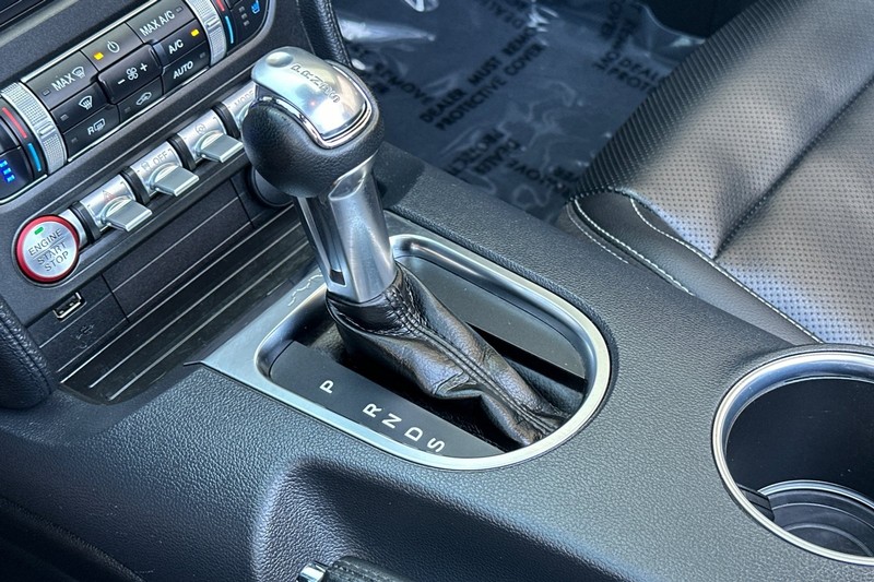 Ford Mustang Vehicle Full-screen Gallery Image 21