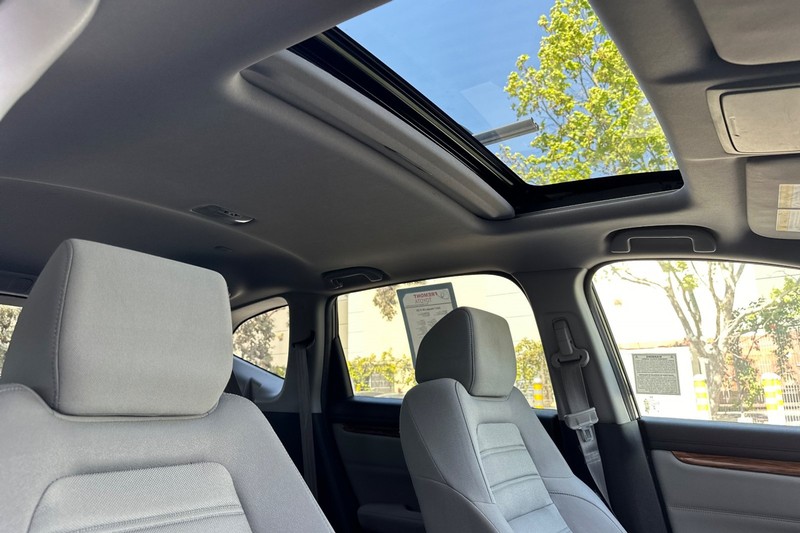 Honda CR-V Vehicle Full-screen Gallery Image 17