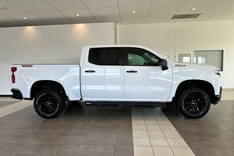 Chevrolet Silverado 1500 Vehicle Full-screen Gallery Image 03