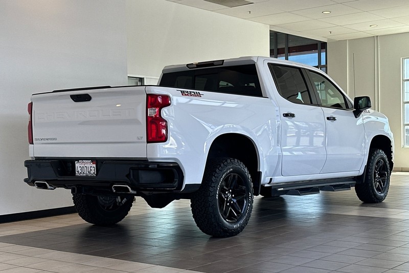 Chevrolet Silverado 1500 Vehicle Full-screen Gallery Image 04