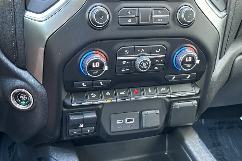 Chevrolet Silverado 1500 Vehicle Full-screen Gallery Image 19