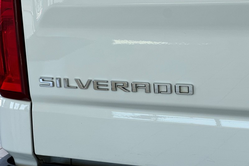 Chevrolet Silverado 1500 Vehicle Full-screen Gallery Image 26