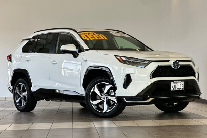 Toyota RAV4 Prime Vehicle Full-screen Gallery Image 02