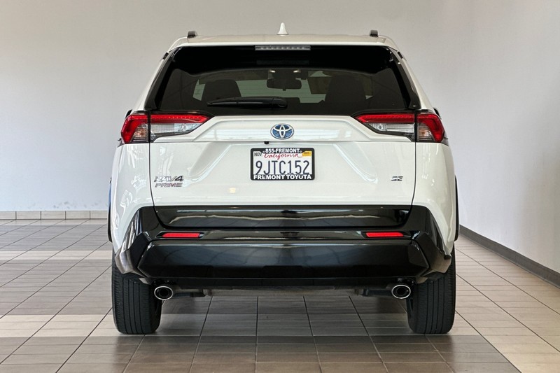Toyota RAV4 Prime Vehicle Full-screen Gallery Image 05