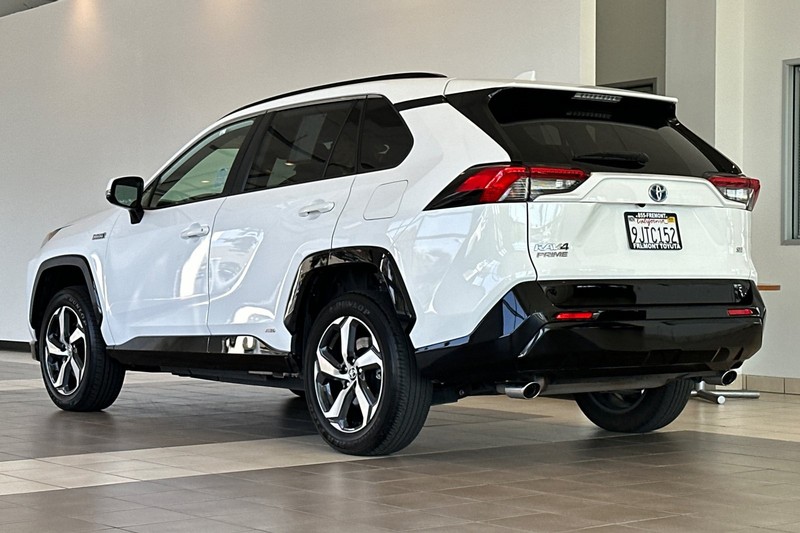 Toyota RAV4 Prime Vehicle Full-screen Gallery Image 06