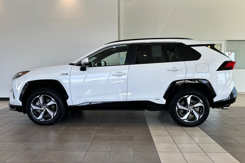 Toyota RAV4 Prime Vehicle Full-screen Gallery Image 07