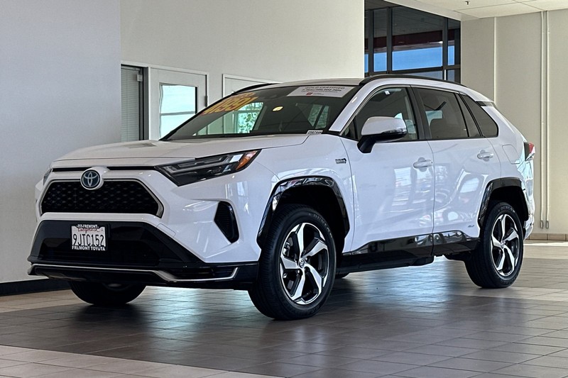 Toyota RAV4 Prime Vehicle Full-screen Gallery Image 08