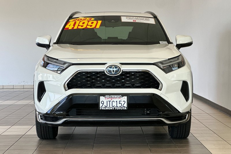 Toyota RAV4 Prime Vehicle Full-screen Gallery Image 09