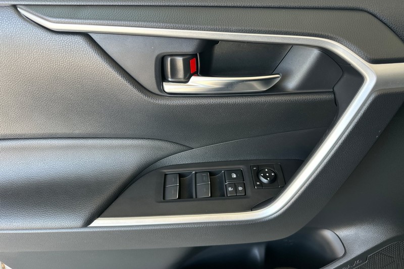 Toyota RAV4 Prime Vehicle Full-screen Gallery Image 11