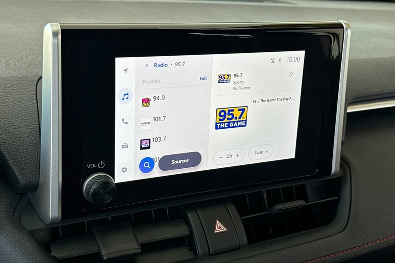 Toyota RAV4 Prime Vehicle Full-screen Gallery Image 18