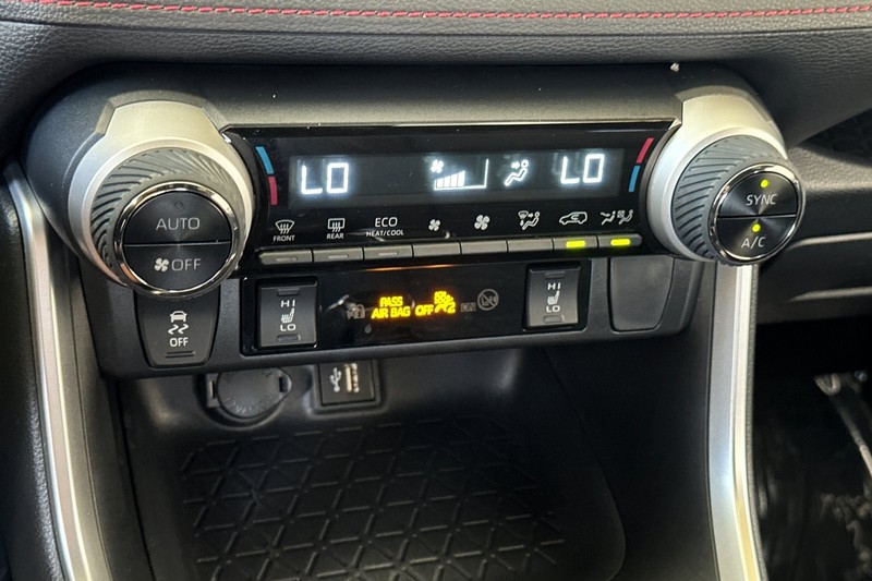 Toyota RAV4 Prime Vehicle Full-screen Gallery Image 20