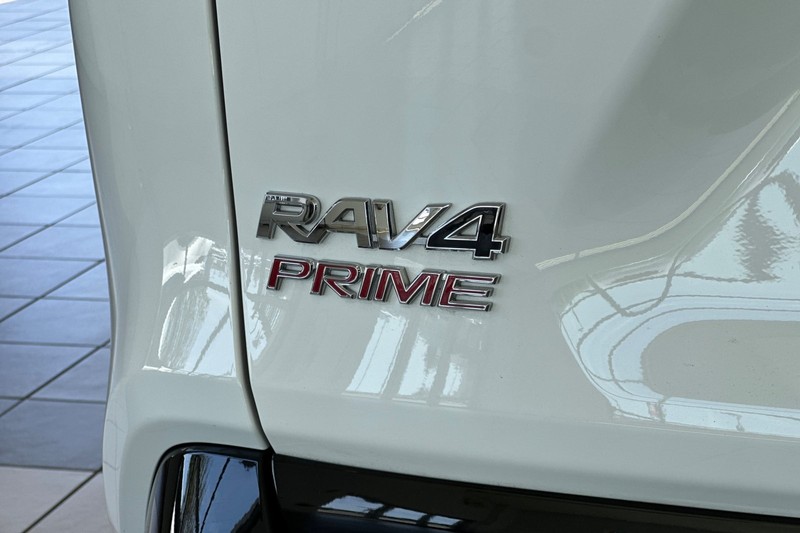 Toyota RAV4 Prime Vehicle Full-screen Gallery Image 27