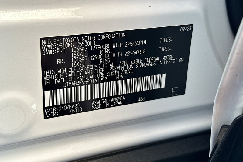 Toyota RAV4 Prime Vehicle Full-screen Gallery Image 29
