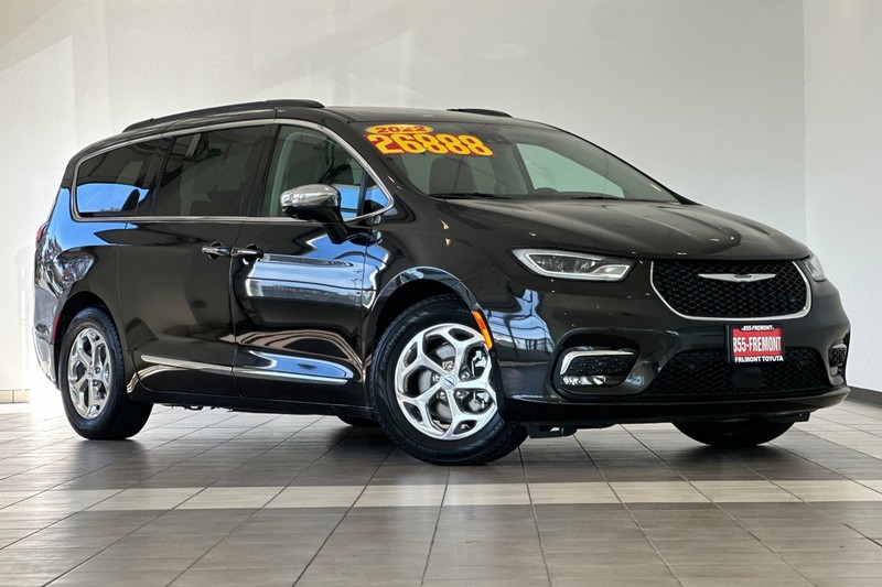 Chrysler Pacifica Vehicle Full-screen Gallery Image 02