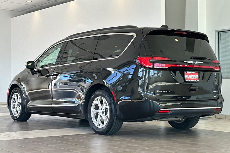 Chrysler Pacifica Vehicle Full-screen Gallery Image 06