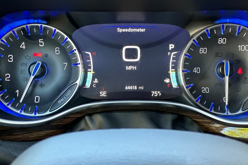 Chrysler Pacifica Vehicle Full-screen Gallery Image 27