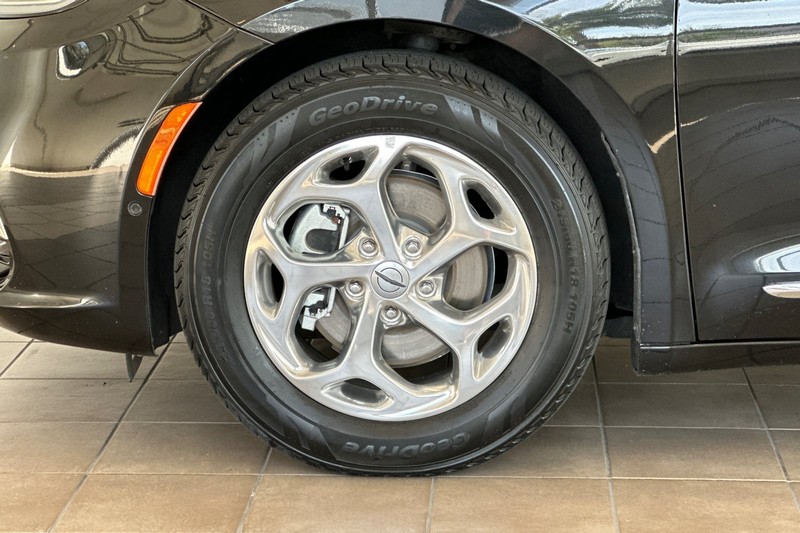 Chrysler Pacifica Vehicle Full-screen Gallery Image 28