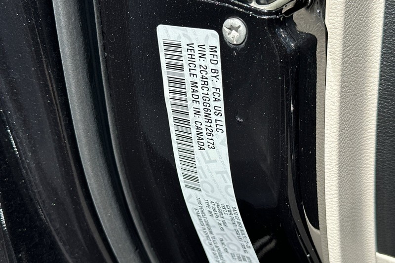 Chrysler Pacifica Vehicle Full-screen Gallery Image 30