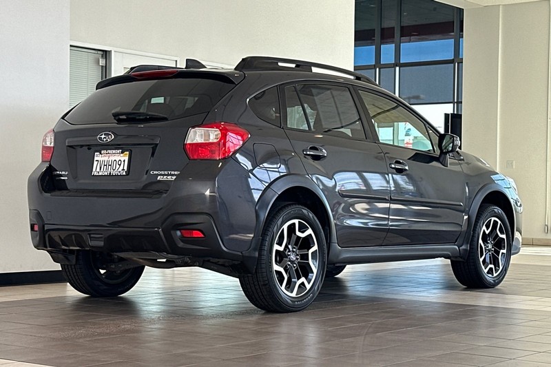 Subaru Crosstrek Vehicle Full-screen Gallery Image 04