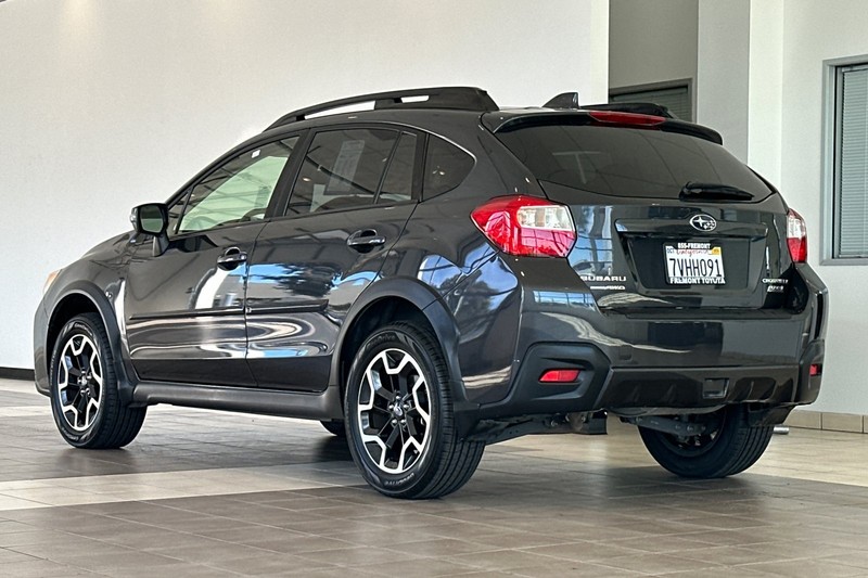 Subaru Crosstrek Vehicle Full-screen Gallery Image 06